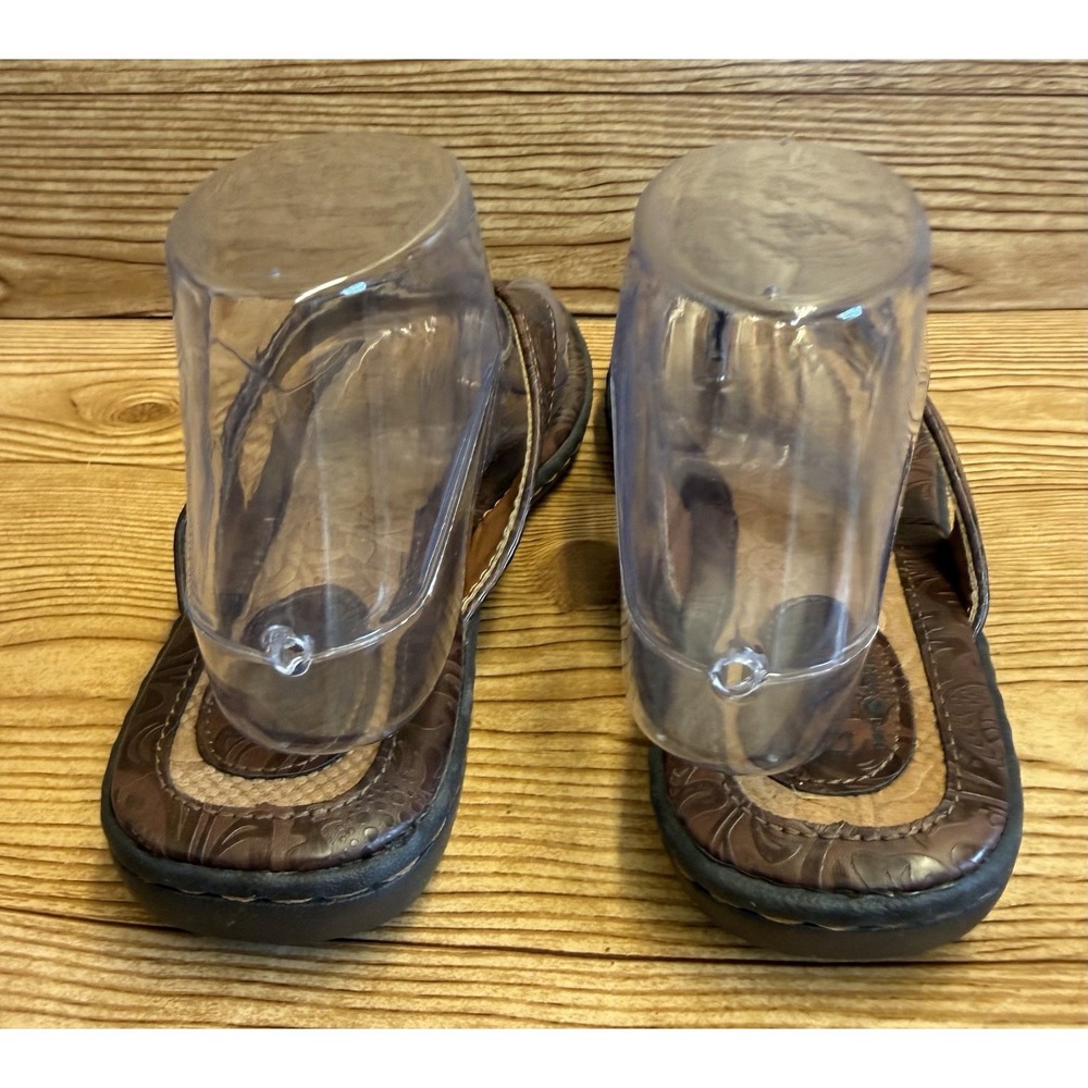 b.o.c. Born Concept Brown Floral Embossed Thong Sandals Women's Sz 8 - Picture 6 of 9